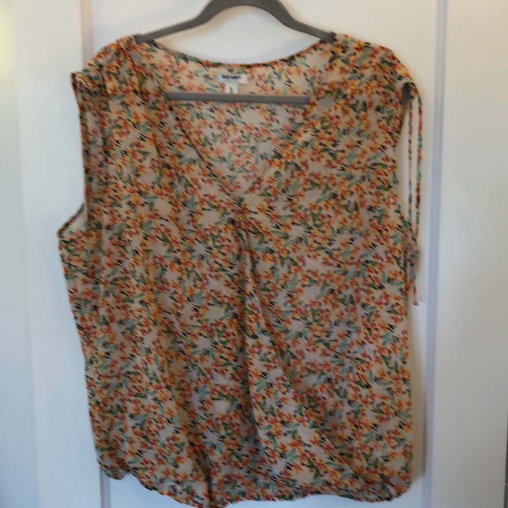 Old Navy flowered cross front top